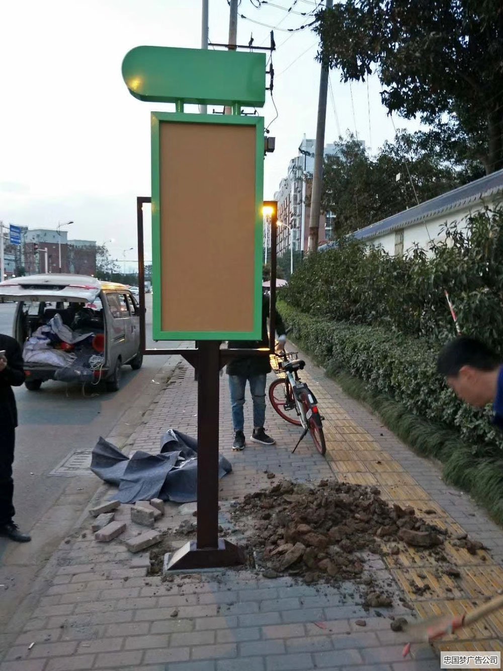 公交站牌广告制作安装